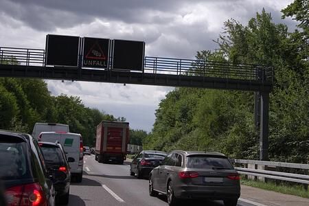 Rettungsgassen-Assistent von Ford und Vodafone - Wenn alle miteinander reden geht's schneller