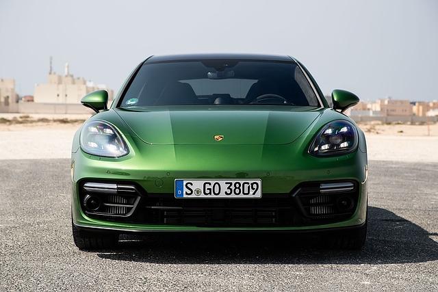 Der Porsche Panamera GTS lenkt sehr leichtfüßig ein