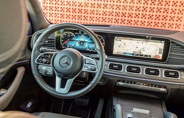 Das Multimedia-System MBUX (Mercedes-Benz User eXperience) kommt jetzt auch beim M-Klasse-Nachfolger GLE zum Einsatz – erweitert um den neuen „Interieur Assist“