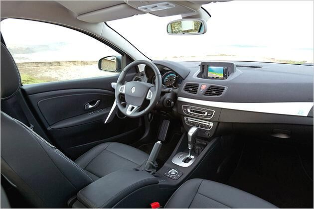 Auf den ersten Blick erinnert das Cockpit an andere Renault-Modelle