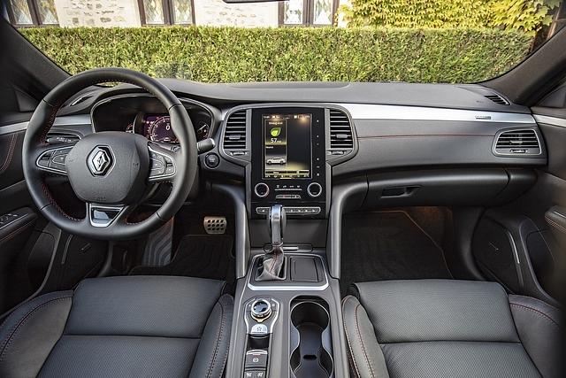 Beim Cockpit des Talisman fungiert der 8,7 Zoll Touchscreen als zentrales Eingabemedium