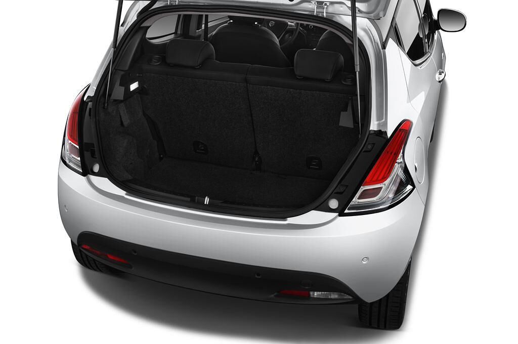 Lancia Ypsilon (Baujahr 2010) Platino 3 Türen Kofferraum