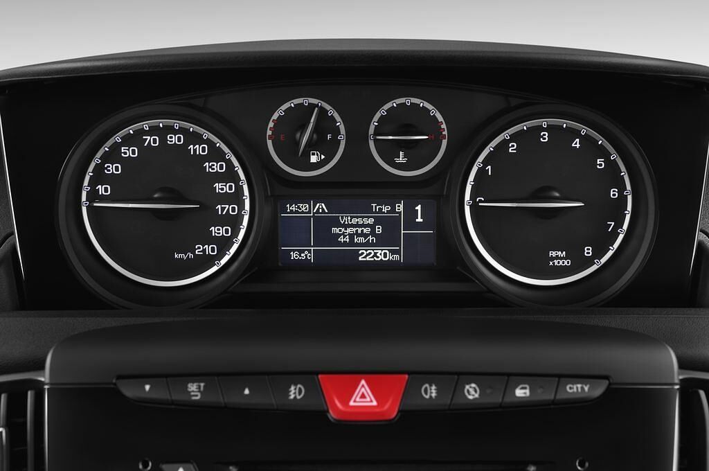Lancia Ypsilon (Baujahr 2011) Silver 5 Türen Tacho und Fahrerinstrumente