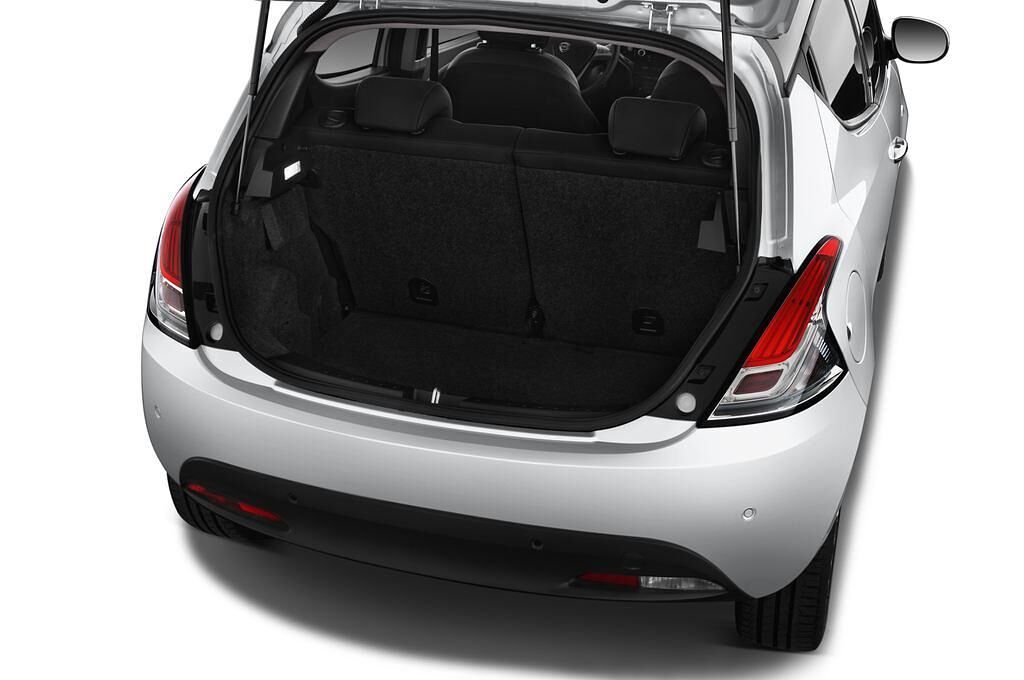 Lancia Ypsilon (Baujahr 2011) Silver 5 Türen Kofferraum