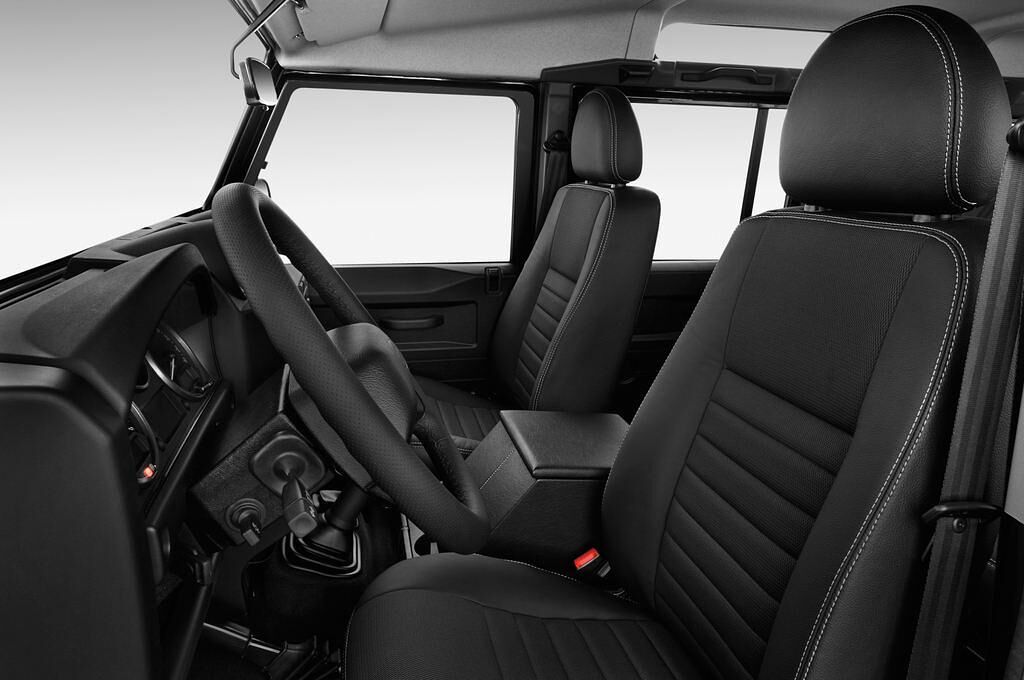 Land Rover Defender (Baujahr 2013) SE 3 Türen Vordersitze