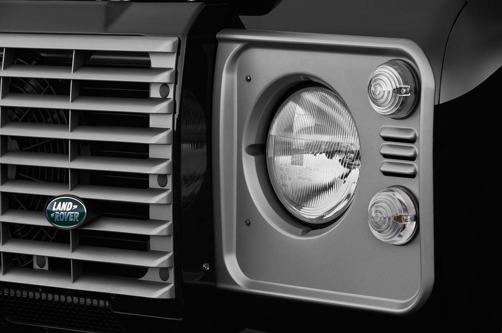 Land Rover Defender (Baujahr 2013) SE 3 Türen Scheinwerfer
