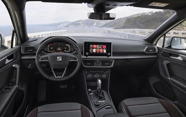 Die C-förmigen Rundinstrumente erinnern an den BMW 8er