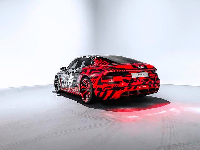 Der GT teilt sich die Technik mit dem Porsche Taycan