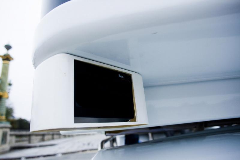 Zwei Kameras liefern zehn dem Bordcomputer jeweils zehn Bilder pro Sekunde.