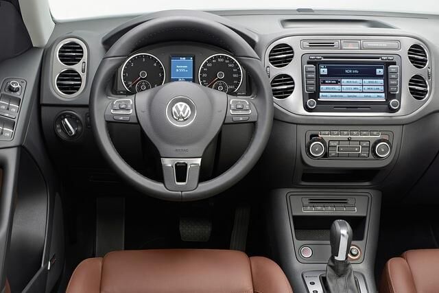 Im Innenraum des VW Tiguan kann es recht gediegen zugehen