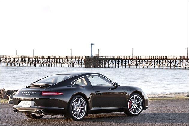 Beim Carrera S kommen jetzt 20-Zoll-Räder vorn und hinten zum Einsatz. Der schwächere Carrera rollt serienmäßig auf 19-Zöllern
