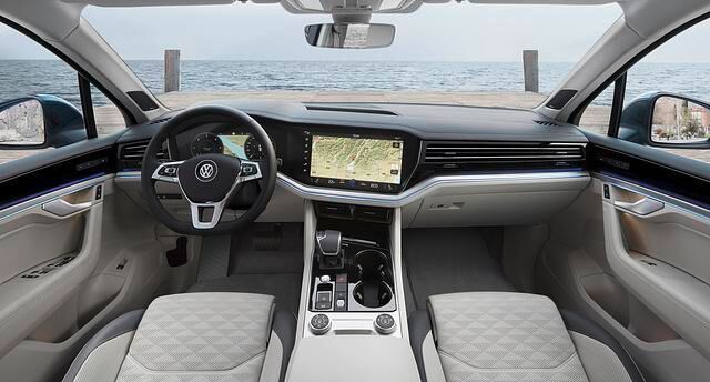 Das Interieur des VW Touareg ist gediegen