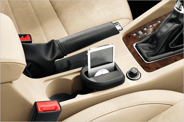 Gut gelöst: Klassische Handbremse und Halterung für MP3-Player oder Smartphones