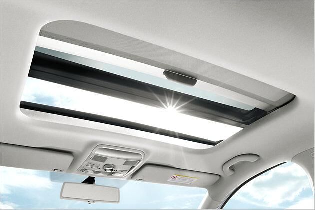 Kommt im zweiten Quartal 2013: Das elektrische Glasschiebedach im Format 82 mal 98 Zentimeter