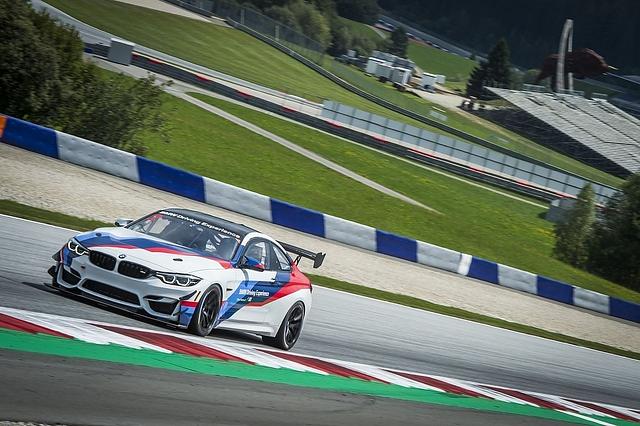 Der BMW M4 GT4 ist ein reinrassiges Rennsportfahrzeug