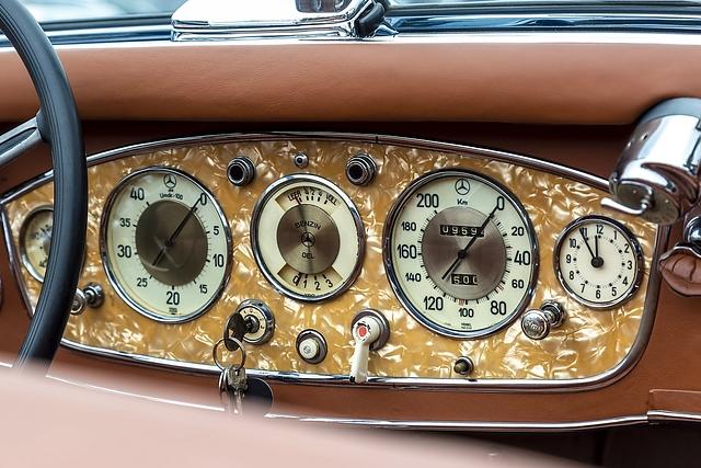 Mercedes 500 K Spezial-Roadster - die Instrumente in künstlichem Permutt