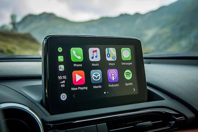 Inzwischen lassen sich auch Apple CarPlay und Android Auto in den Mazda MX-5 integrieren