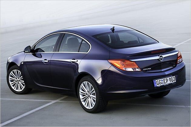Als 1.4 Turbo ecoFlex kommt der Insignia inklusive Start-Stopp-Automatik