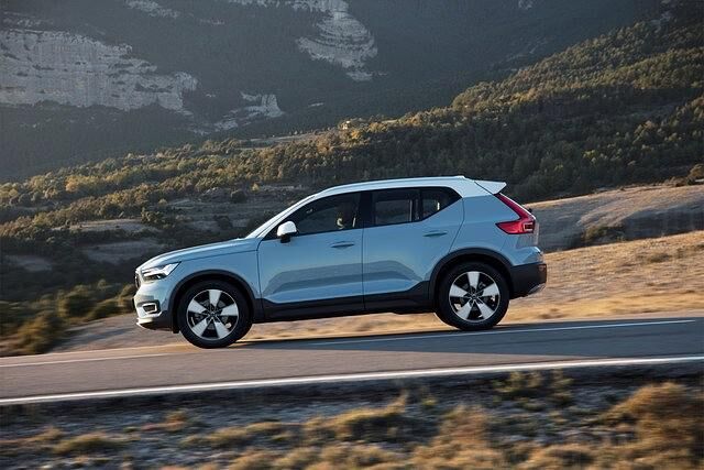 Leistungsmangel kann man Dreizylindern ohnehin nur selten vorwerfen und auch das Volvo-Aggregat ist von einer Verzichtserklärung weit entfernt
