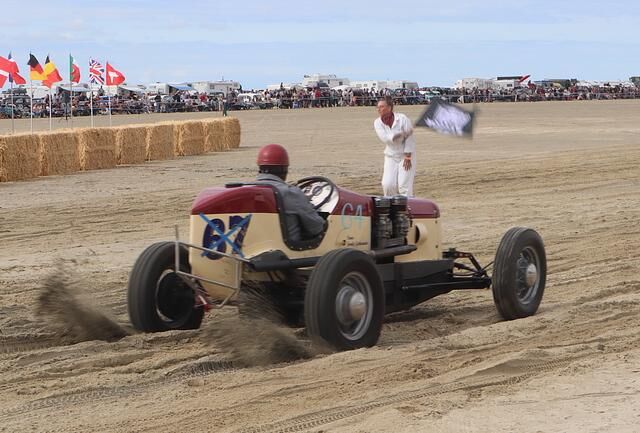 Aus einer Schnapsidee ist mittlerweile eines der spektakulärsten und charmantesten Motorsportevents im europäischen Oldtimer-Kalender geworden
