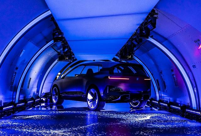 BMW iNext 2021