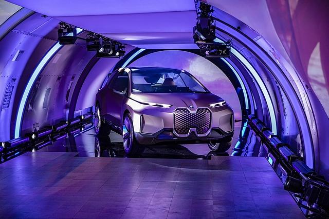 BMW iNext 2021