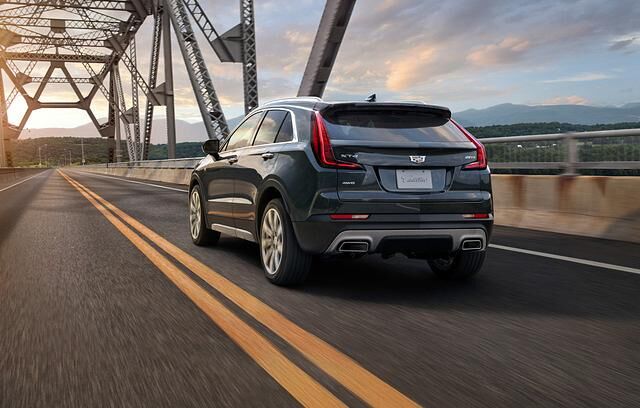 Mit 4,60 Metern fast schon kompakt und ausgesprochen vernünftig motorisiert, zielt er auf das boomende Segment der handlichen Luxus-SUV und will ein wenig vom großen Kuchen knabbern, den sich bei...