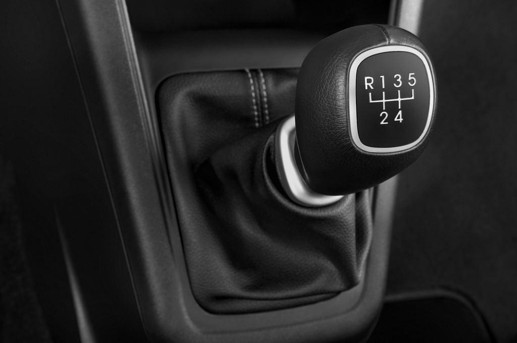 Kia Venga (Baujahr 2011) Spirit 5 Türen Schalthebel