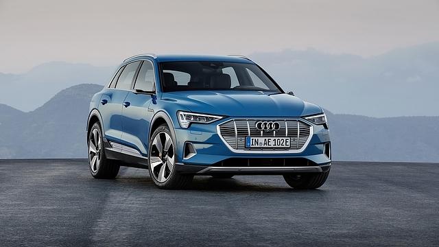 Der Audi e-tron ist 4,90 Meter lang