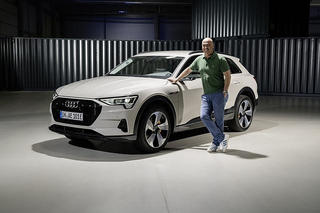 Der Audi e-tron ist 1.62 Meter hoch