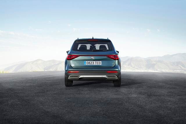 ...und eine umlaufende Sicke heben das größte Seat-SUV optisch ab