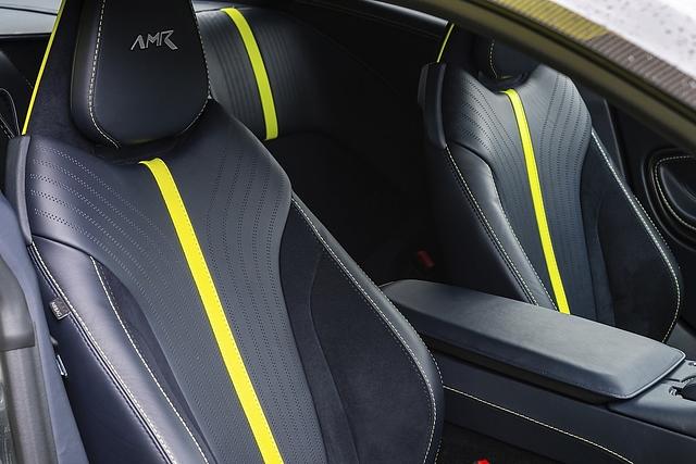 Aston Martin DB11 AMR - die Sitze könnten gerade im Schulterbereich mehr Unterstützung bieten