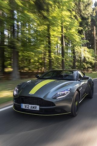 Aston Martin DB11 AMR - besonders auf Landstraßen ist der AMR eine Schau