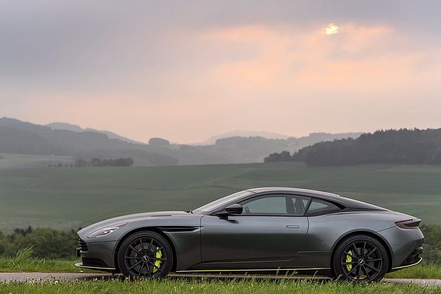 Aston Martin DB11 AMR - nicht einmal 4,80 Meter lang