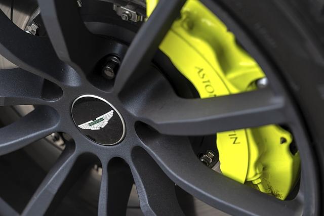 Aston Martin DB11 AMR