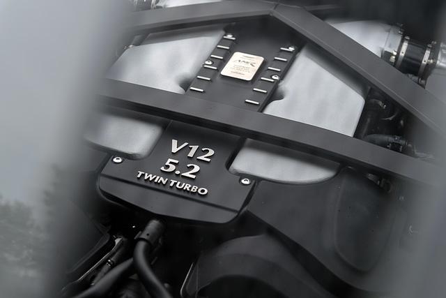 Der V12 bleibt erhalten, er leistet nun knapp 640 PS
