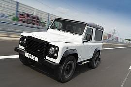 Land Rover Defender Works V8 - Rollendes Paradoxon