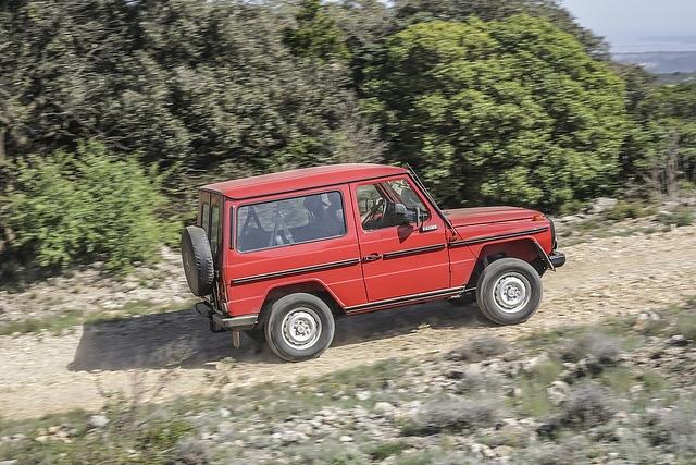 Eine Mercedes G-Klasse 230 G mit langen Radstand wurde zum Papamobil umgebaut