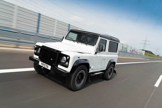 Land Rover Defender Works V8 - Mit Spenderherz vom Rentner zum Raser