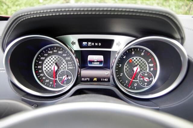 Runde Instrumente auch im neuen SL 500
