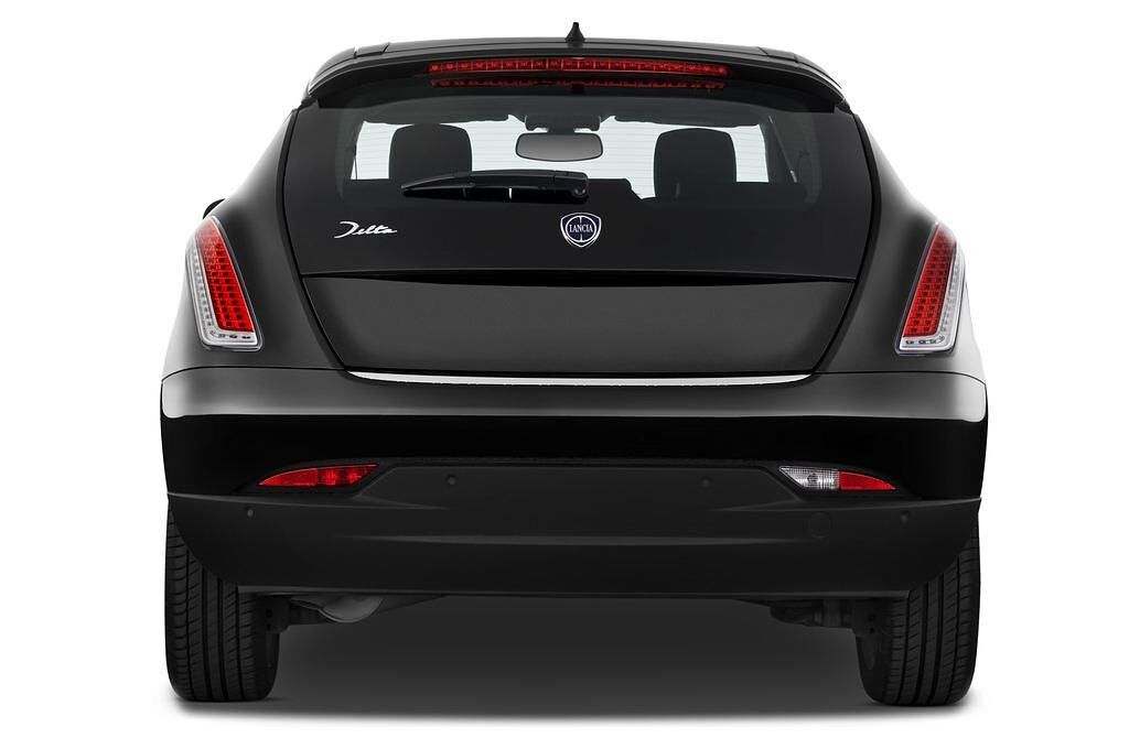 Lancia Delta (Baujahr 2010) Oro 5 Türen Heckansicht