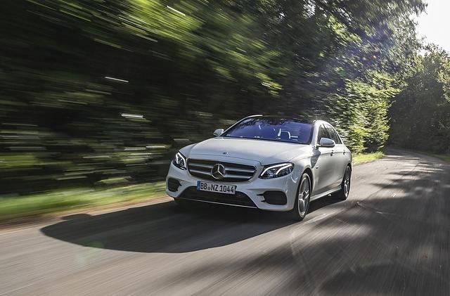 Das adaptive Fahrwerk gleicht viel aus, ist aber etwas straffer