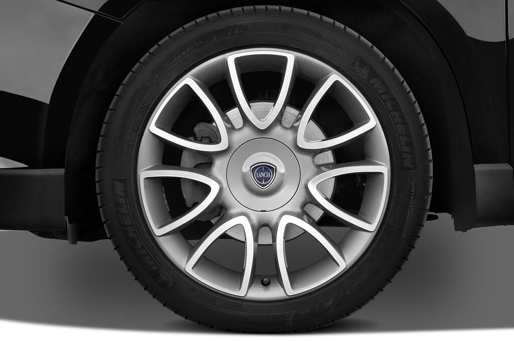 Lancia Delta (Baujahr 2010) Oro 5 Türen Reifen und Felge
