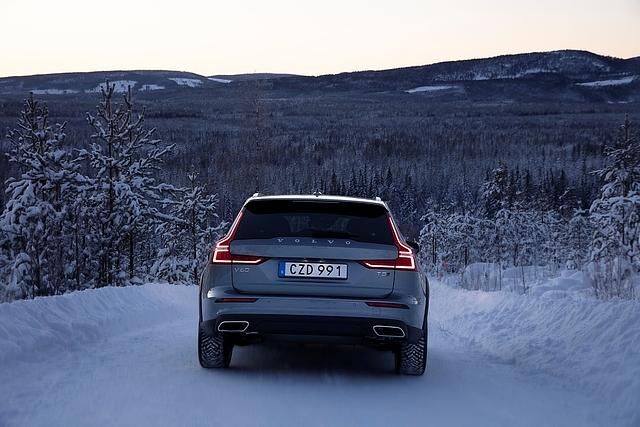 Volvo V60 D4 Cross Country - die Spur ist leicht verbreitert