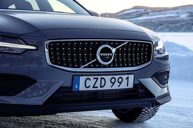 Volvo V60 D4 Cross Country - mit neuem Frontdesign