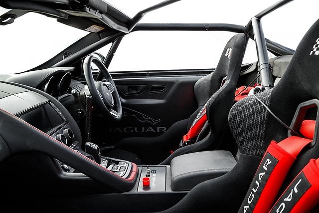 Der Jaguar F-Type Rallye Car komt mit FIA-Sicherheitskäfig