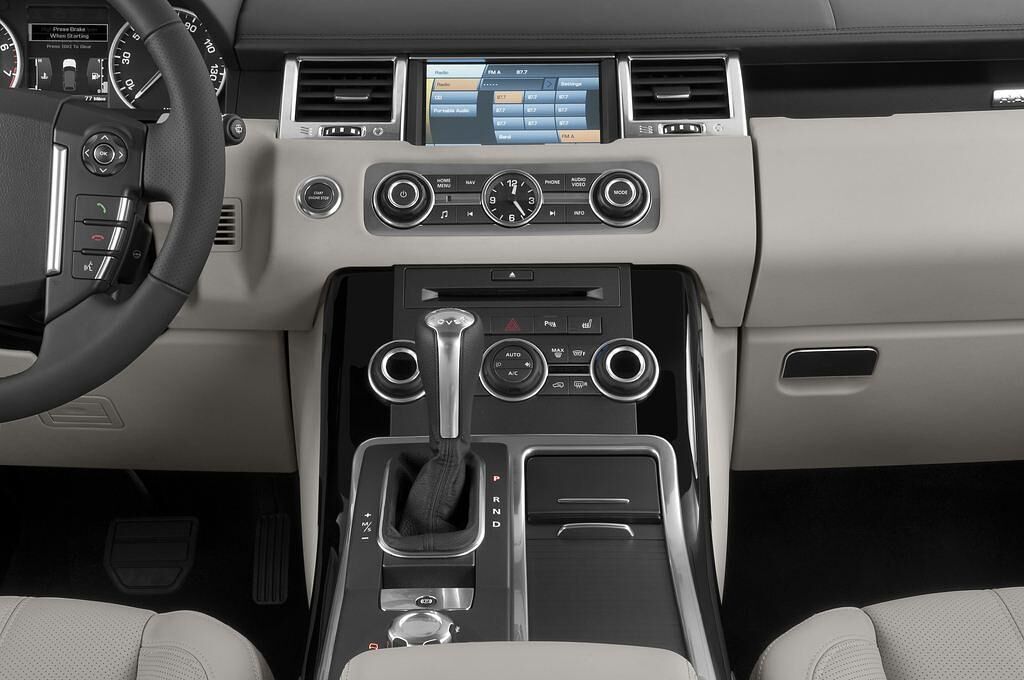 Land Rover Range Rover Sport (Baujahr 2010) HSE 5 Türen Mittelkonsole