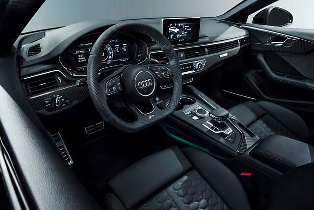 Auch im Innenraum gibt sich der Audi RS 5 Sportback sportlich