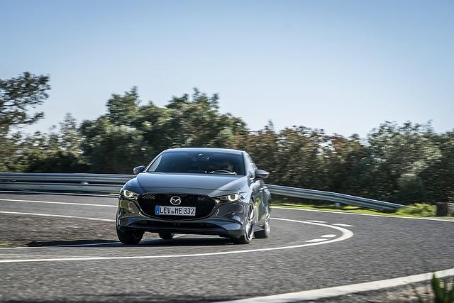 Der Mazda 3 ist sportlich straff abgestimmt