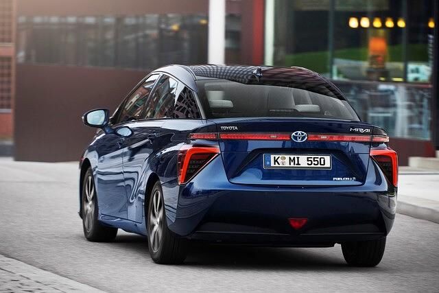 Ein wenig erinnert der Mirai an den kürzeren Prius